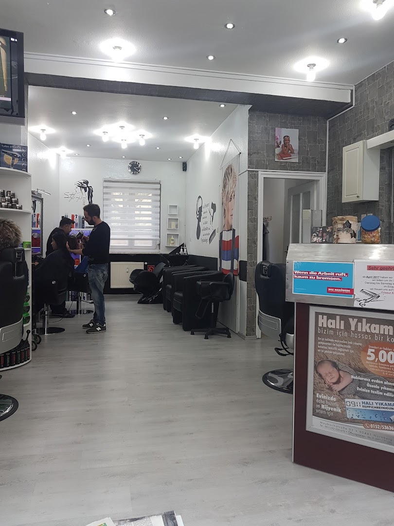 Heller, moderner Innenraum von KLASS Friseur Nürnberg